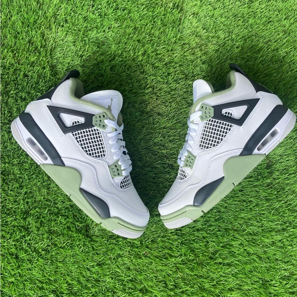 Jordan 4 seafoam size 7W womens brand new fast shipping